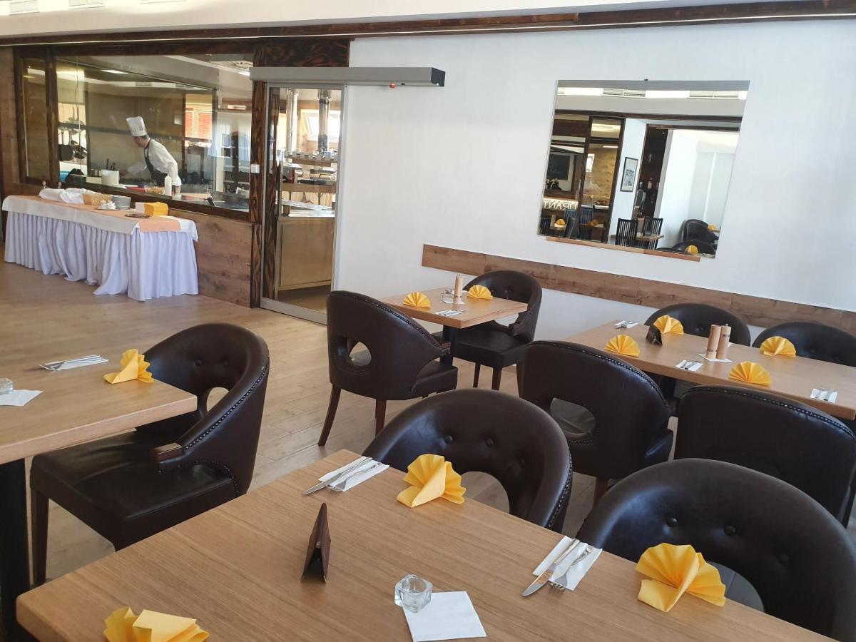 Hotel Frymburk Eksteriør bilde