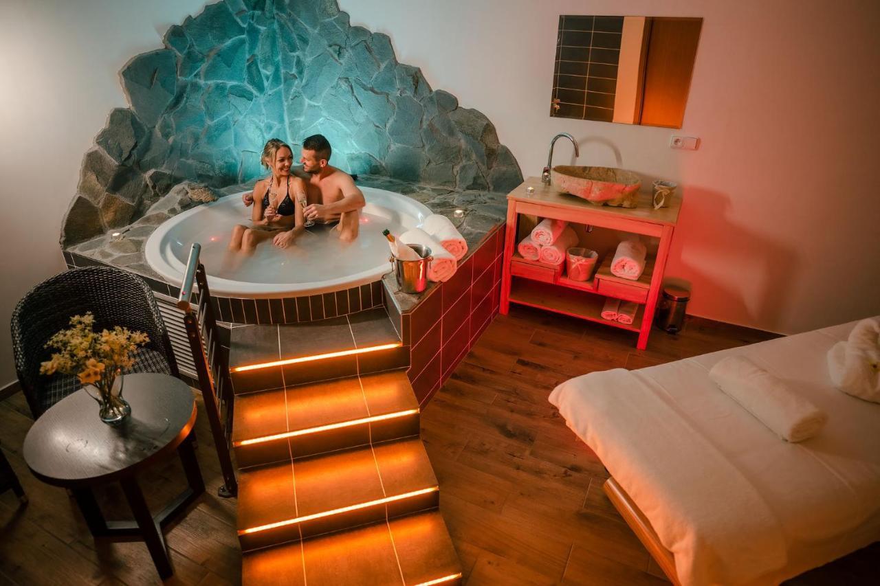 Hotel Frymburk Eksteriør bilde