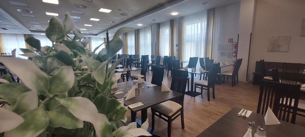 Hotel Frymburk Eksteriør bilde