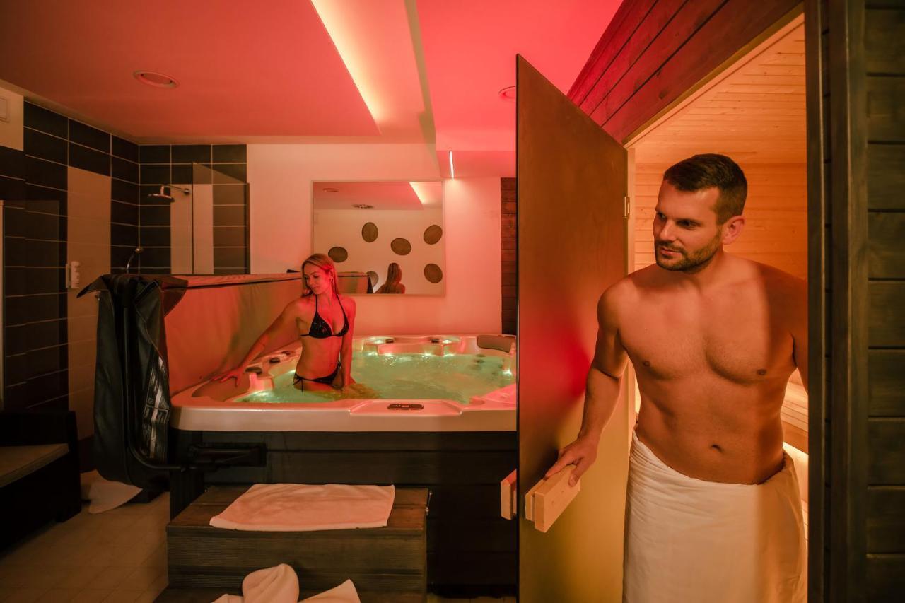 Hotel Frymburk Eksteriør bilde